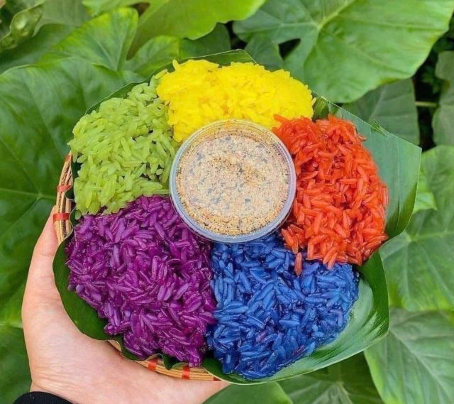 Xôi ngũ sắc Tây Bắc - Ảnh từ Nguyễn Thu Thủy Xôi ngũ sắc Tây Bắc - Ảnh từ Nguyễn Thu Thủy