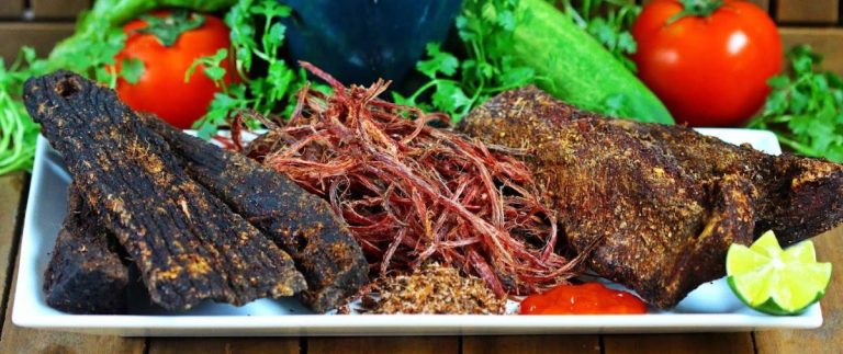 Cách làm thịt trâu và thịt heo gác bếp - Ảnh sưu tầm