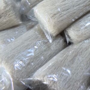 Miến dong là loại thực phẩm miến được làm từ tinh bột của củ dong riềng - Ảnh sưu tầm