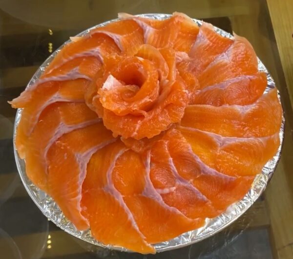Cá hồi tươi sống chất lượng cao - Ảnh từ Khoa Pub