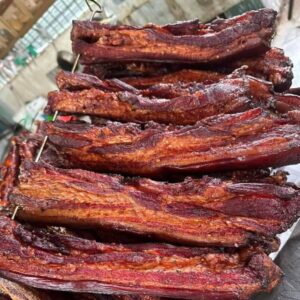Quy trình làm thịt ba chỉ sấy cũng khá là tốn thời gian - Ảnh từ Nhatbaohan Trương