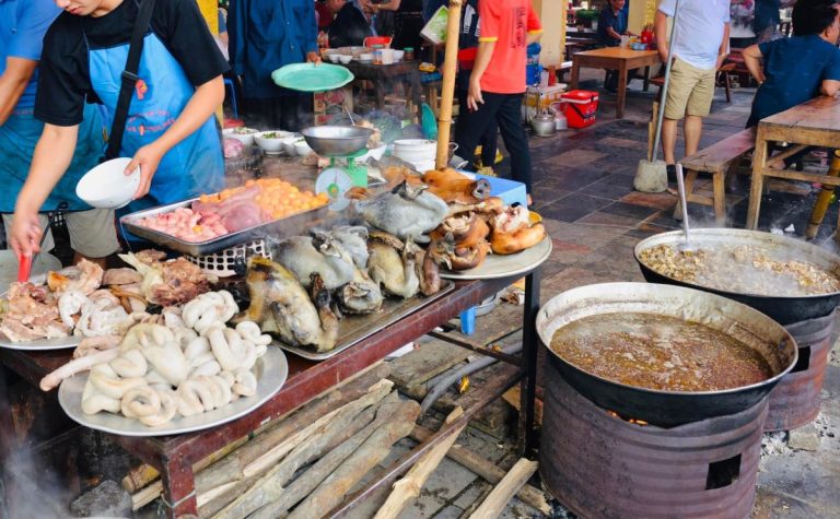 Những món ăn đường phố đặc sắc của chợ phiên vùng cao Ảnh từ Khue Huy Do