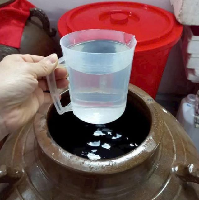 Rượu ngô men lá cây Hồng mi - Ảnh từ Liên Vũ
