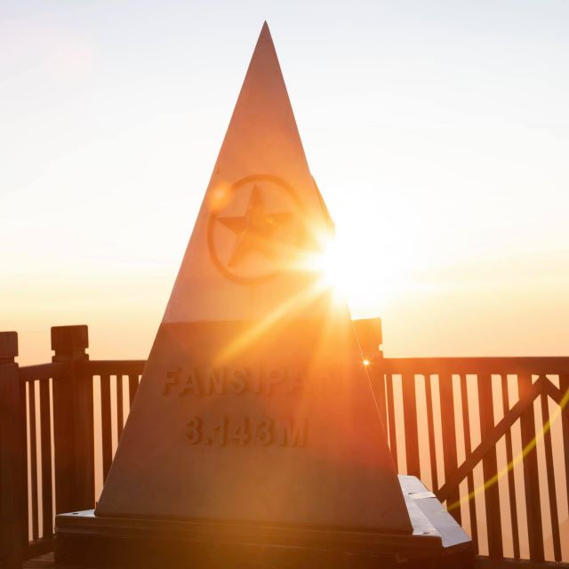 Hoàng hôn trên đỉnh Fansipan - Ảnh từ Lê Hữu Chính Hoàng hôn trên đỉnh Fansipan - Ảnh từ Lê Hữu Chính