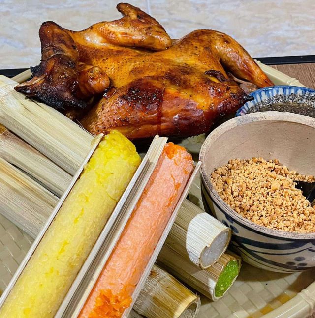 Cơm lam ăn kèm với gà nướng mắc khén - Ảnh sưu tầm Cơm lam ăn kèm với gà nướng mắc khén - Ảnh sưu tầm