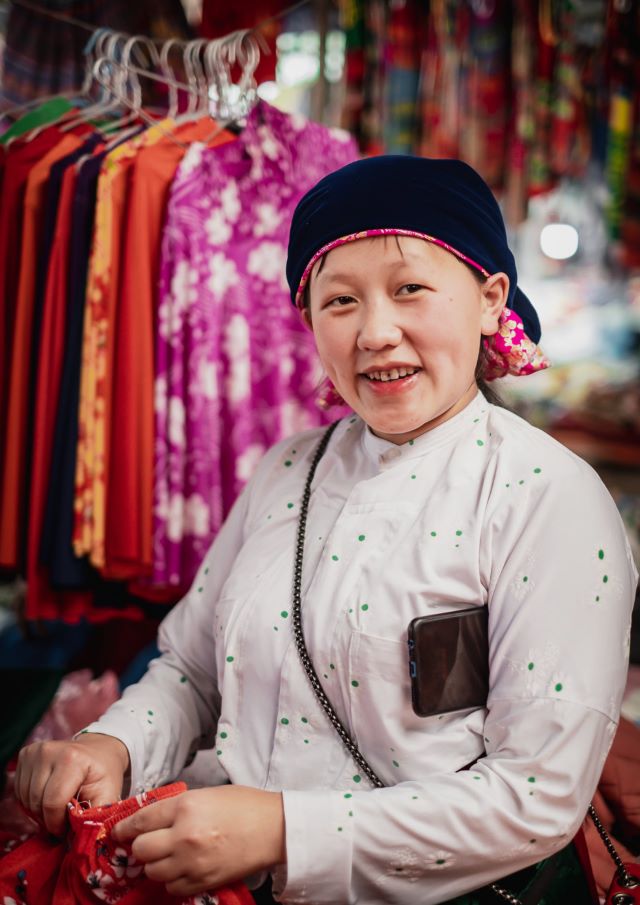 Khám phá các gian hàng nông sản và thổ cẩm ở chợ Đồng Văn