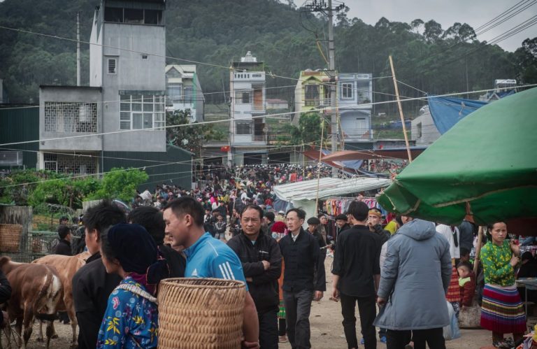 Khám phá chợ phiên Đồng Văn Hà Giang - Ảnh Phạm Xuân Quý