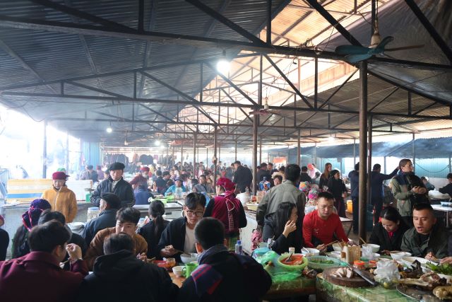 Khu ẩm thực tại chợ phiên Đồng Văn - Ảnh từ Cung Nguyễn