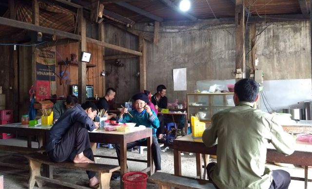 Ẩm thực ở chợ Quyết Tiến cũng khá đa dạng và độc đáo