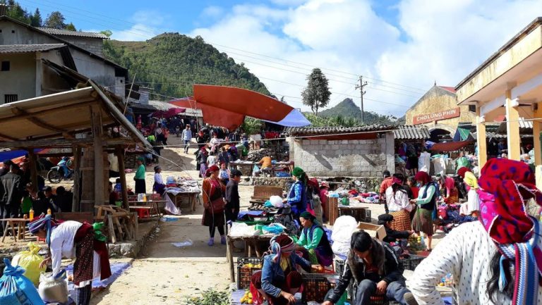 Khám phá Chợ Phiên Lũng Phìn – Hà Giang
